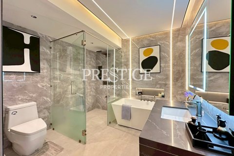 Condo in Pattaya, Thailand, 13 bedrooms № 197593 - photo 15