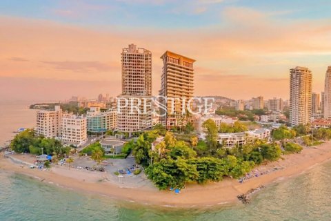 Condo in Pattaya, Thailand, 13 bedrooms № 197593 - photo 2