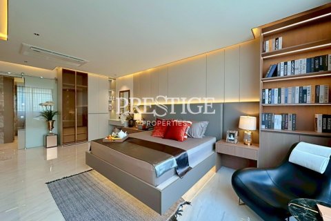 Condo in Pattaya, Thailand, 13 bedrooms № 197593 - photo 11