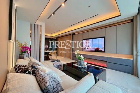 Condo in Pattaya, Thailand, 13 bedrooms № 197593 - photo 3