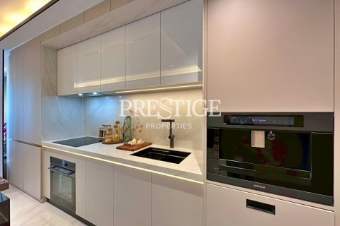 Condo in Pattaya, Thailand, 13 bedrooms № 197593 - photo 9
