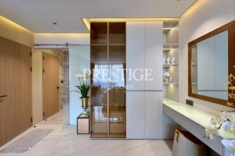 Condo in Pattaya, Thailand, 13 bedrooms № 197593 - photo 13