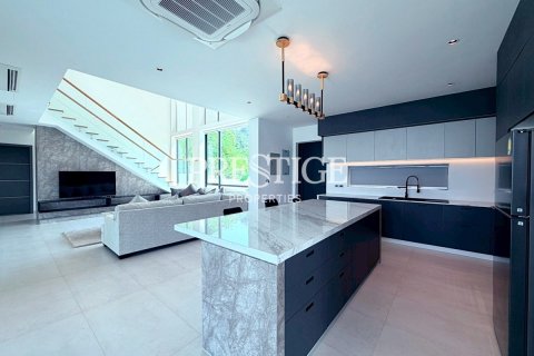 House in Pattaya, Thailand 5 bedrooms № 197597 - photo 9