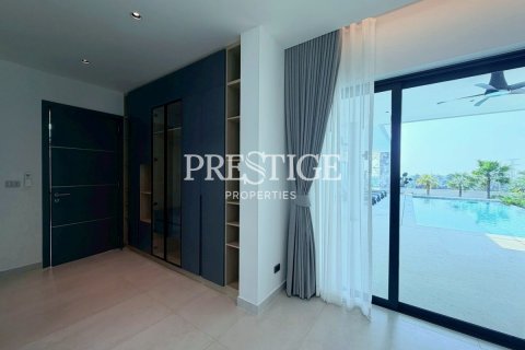 House in Pattaya, Thailand 5 bedrooms № 197597 - photo 16