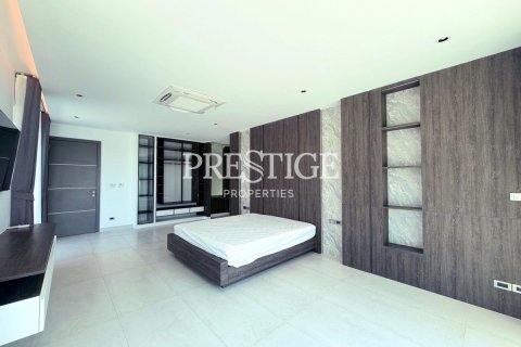 House in Pattaya, Thailand 5 bedrooms № 197597 - photo 22