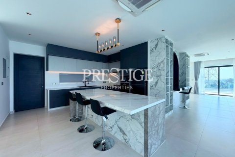House in Pattaya, Thailand 5 bedrooms № 197597 - photo 7