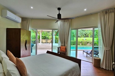 Chalet de 3 dormitorios en Kathu, Tailandia № 115382 - foto 8
