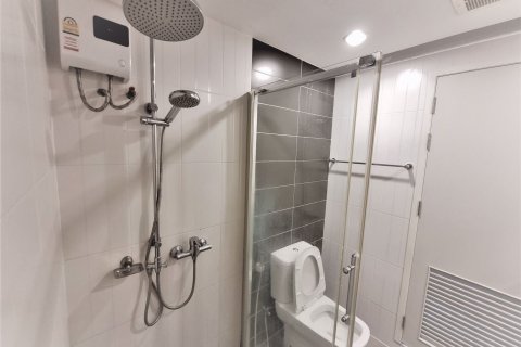 Condominio de 2 dormitorios en Phasi Charoen, Bangkok, Tailandia № 47488 - foto 5