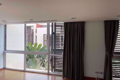 Casa de 3 dormitorios en Yan Nawa, Bangkok, Tailandia № 47494 - foto 15