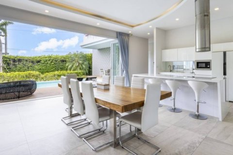 Chalet de 4 dormitorios en Phuket, Tailandia № 146966 - foto 5