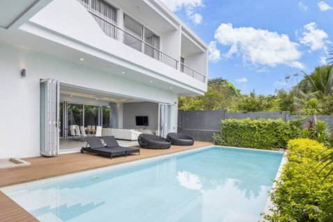 Chalet de 4 dormitorios en Phuket, Tailandia № 146966