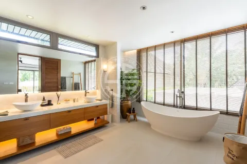 Chalet de 4 dormitorios en Phuket, Tailandia № 190598 - foto 12
