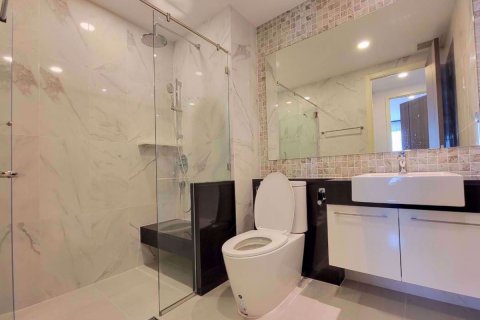 Condominio de 1 dormitorio en Khlong San, Bangkok, Tailandia № 59402 - foto 15