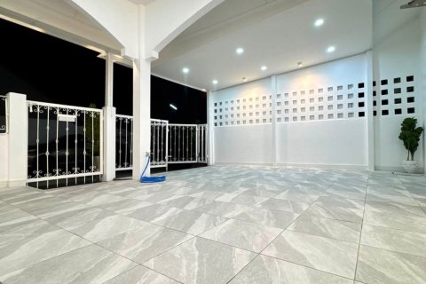 Villa in Pattaya, Thailand 2 bedrooms № 222789 - photo 3