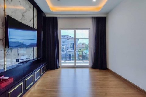 Chalet de 4 dormitorios en Khan Na Yao, Bangkok, Tailandia № 133789 - foto 8