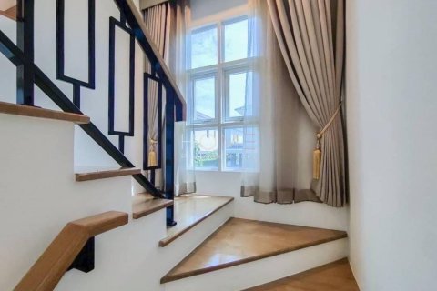 Chalet de 4 dormitorios en Khan Na Yao, Bangkok, Tailandia № 133789 - foto 5