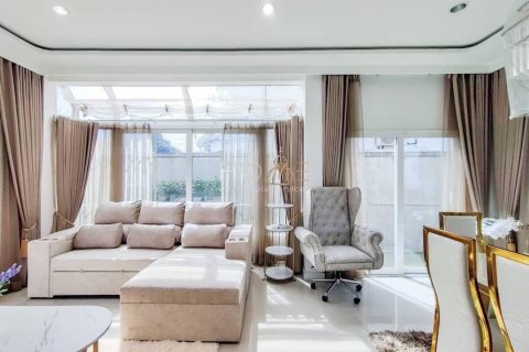 Chalet de 4 dormitorios en Khan Na Yao, Bangkok, Tailandia № 133789 - foto 3