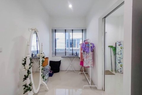 Chalet de 4 dormitorios en Khan Na Yao, Bangkok, Tailandia № 133789 - foto 12