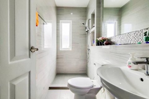 Chalet de 4 dormitorios en Khan Na Yao, Bangkok, Tailandia № 133789 - foto 16