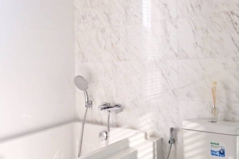 Condominio de 2 dormitorios en Watthana, Bangkok, Tailandia № 133793 - foto 8