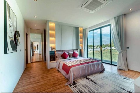 Chalet de 5 dormitorios en Pattaya, Tailandia № 172632 - foto 10