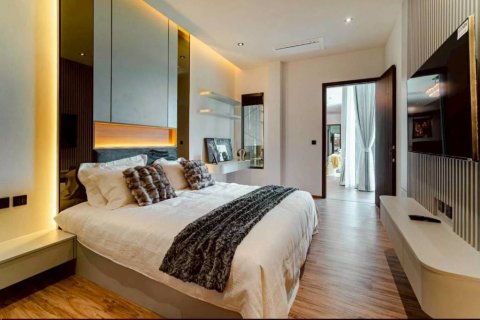 Chalet de 5 dormitorios en Pattaya, Tailandia № 172632 - foto 9