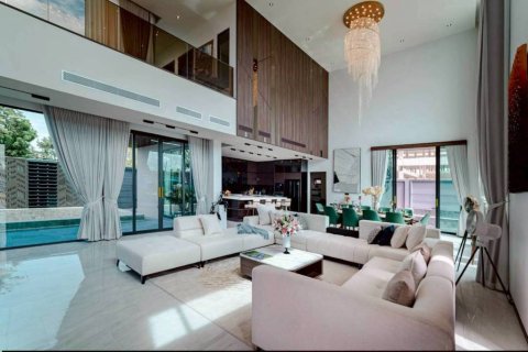 Chalet de 5 dormitorios en Pattaya, Tailandia № 172632 - foto 2