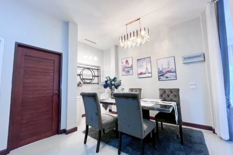 Casa de 3 dormitorios en Pattaya, Tailandia № 172630 - foto 5