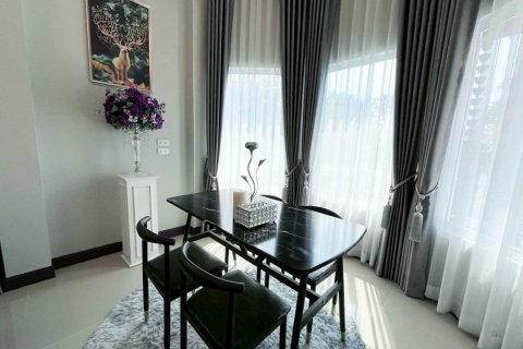 Casa de 3 dormitorios en Pattaya, Tailandia № 172630 - foto 4