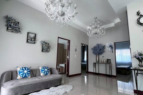 Casa de 3 dormitorios en Pattaya, Tailandia № 172630 - foto 2