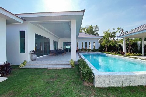 Casa de 4 dormitorios en Hua Hin, Tailandia № 172628 - foto 5