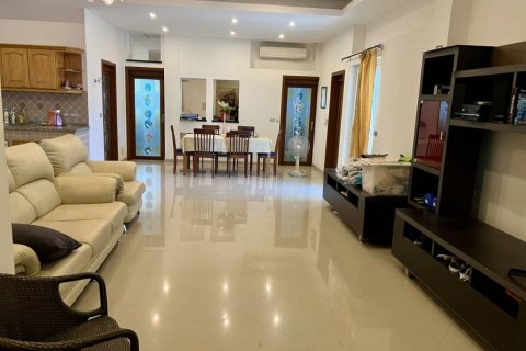 Casa de 7 dormitorios en Pattaya, Tailandia № 172631 - foto 2