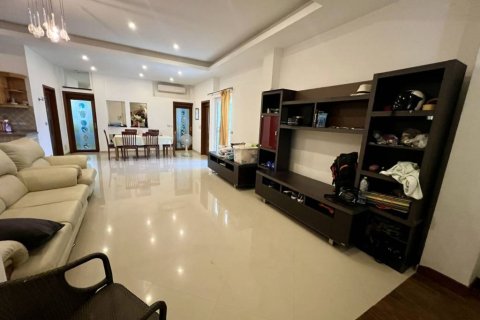 Casa de 7 dormitorios en Pattaya, Tailandia № 172631 - foto 3