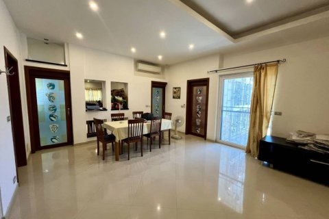 Casa de 7 dormitorios en Pattaya, Tailandia № 172631 - foto 9