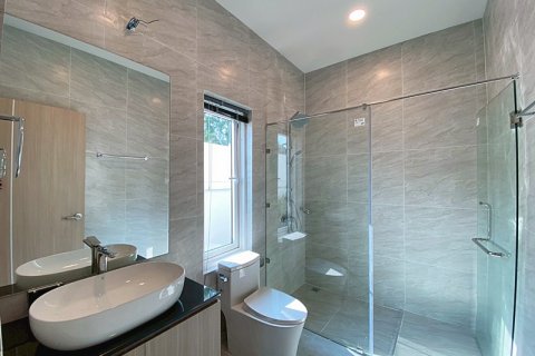 Chalet de 4 dormitorios en Hua Hin, Tailandia № 172627 - foto 17