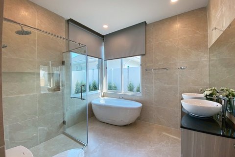 Chalet de 4 dormitorios en Hua Hin, Tailandia № 172627 - foto 28