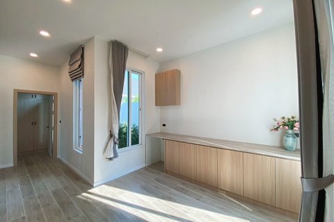 Chalet de 4 dormitorios en Hua Hin, Tailandia № 172627 - foto 18