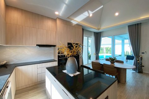 Chalet de 4 dormitorios en Hua Hin, Tailandia № 172627 - foto 11