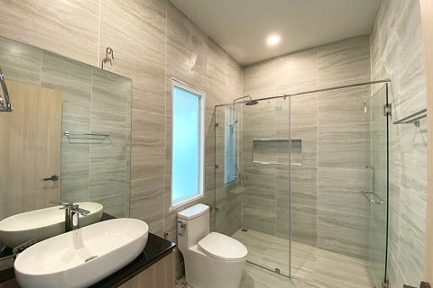 Chalet de 4 dormitorios en Hua Hin, Tailandia № 172627 - foto 22