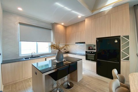 Chalet de 4 dormitorios en Hua Hin, Tailandia № 172627 - foto 12