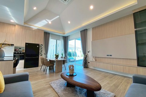 Chalet de 4 dormitorios en Hua Hin, Tailandia № 172627 - foto 13