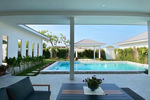 Chalet de 4 dormitorios en Hua Hin, Tailandia № 172627 - foto 30