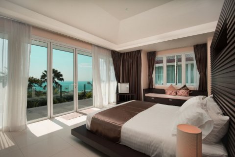 Chalet de 5 dormitorios en Surin Beach, Tailandia № 134032 - foto 20