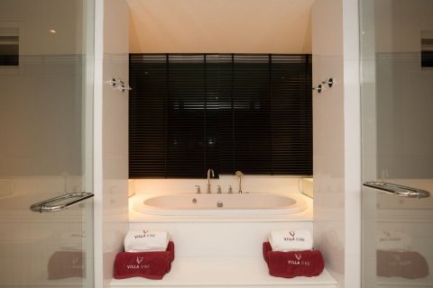 Chalet de 5 dormitorios en Surin Beach, Tailandia № 134032 - foto 7