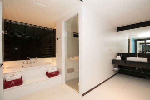 Chalet de 5 dormitorios en Surin Beach, Tailandia № 134032 - foto 8