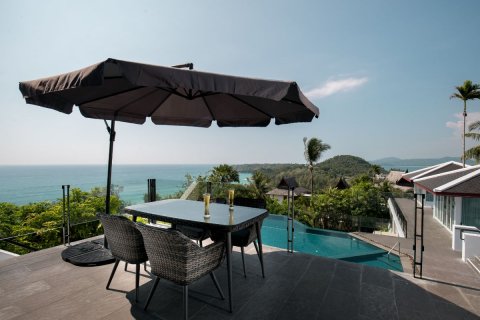 Chalet de 5 dormitorios en Surin Beach, Tailandia № 134032 - foto 11