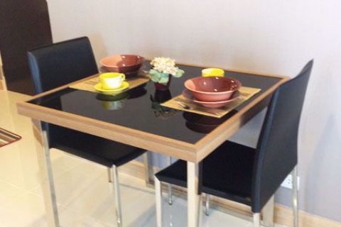 Condominio de 2 dormitorios en Phra Khanong, Bangkok, Tailandia № 47910 - foto 4