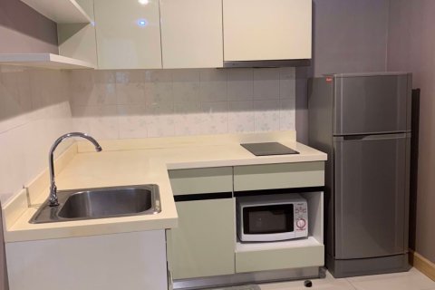 Condominio de 2 dormitorios en Phra Khanong, Bangkok, Tailandia № 47910 - foto 3