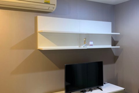 Condominio de 2 dormitorios en Phra Khanong, Bangkok, Tailandia № 47910 - foto 2