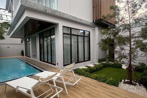 Chalet de 4 dormitorios en Jomtien Beach, Pattaya, Tailandia № 170095 - foto 30